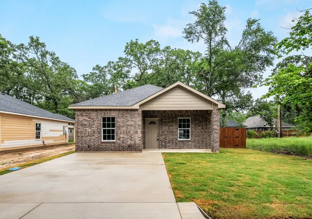 Homes for sale in Mabank, TX | 106 Navajo Dr, Mabank, TX 75156 | MLS# 21262787