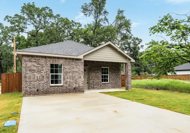 Homes for sale in Mabank, TX | 106 Navajo Dr, Mabank, TX 75156 | MLS# 21262787