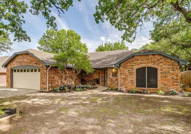 Homes for sale in North Richland Hills, TX | 6824 Ridgewood Dr, North Richland Hills, TX 76182 | MLS# 21238262