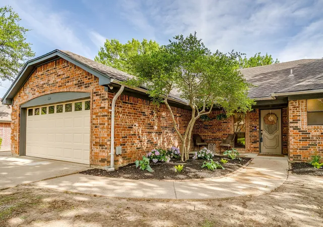 Homes for sale in North Richland Hills, TX | 6824 Ridgewood Dr, North Richland Hills, TX 76182 | MLS# 21238262
