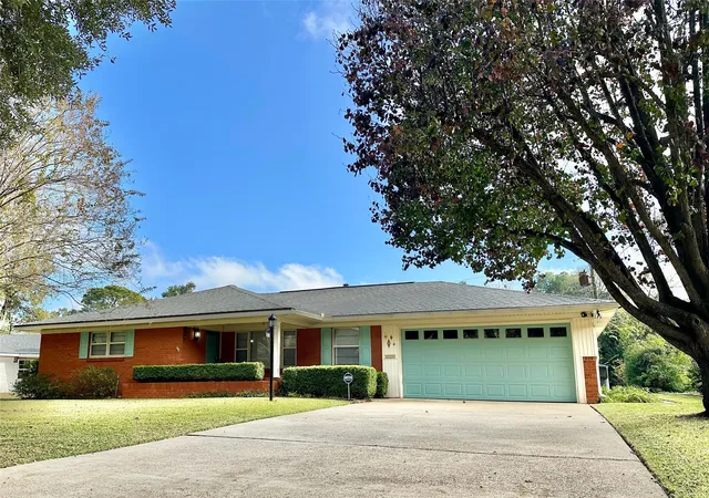 Photo 2 of Single family home for sale at 263 Symphony Ln, Shreveport, LA 71105 | MLS# 21262885 | Listing updated on 2026-07-21