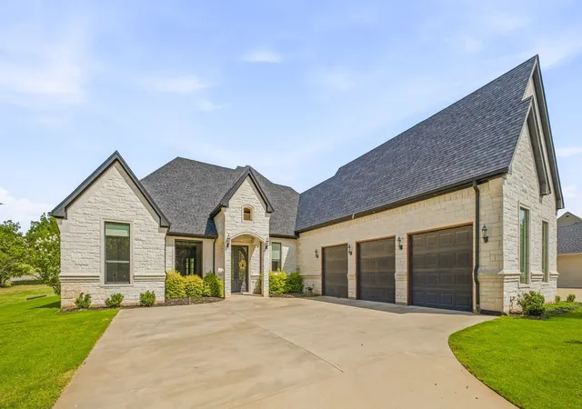 Photo 2 of Single family home for sale at 9503 Bellechase Rd, Granbury, TX 76049 | MLS# 21260966 | Listing updated on 2026-10-01