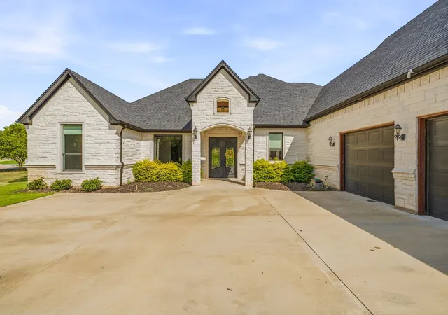 Photo 3 of Single family home for sale at 9503 Bellechase Rd, Granbury, TX 76049 | MLS# 21260966 | Listing updated on 2026-10-01