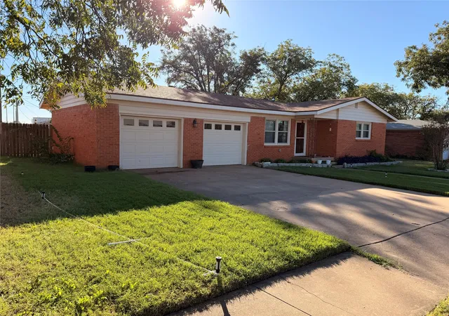 Photo 3 of Sale Pending at 4008 Irving Ave, Snyder, TX 79549 | MLS# 21262661 | Listing updated on 2026-08-26