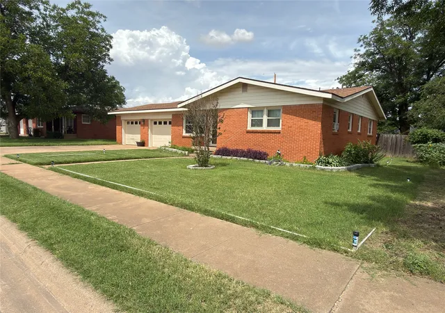 Photo 3 of Sale Pending at 4008 Irving Ave, Snyder, TX 79549 | MLS# 21262661 | Listing updated on 2026-08-26
