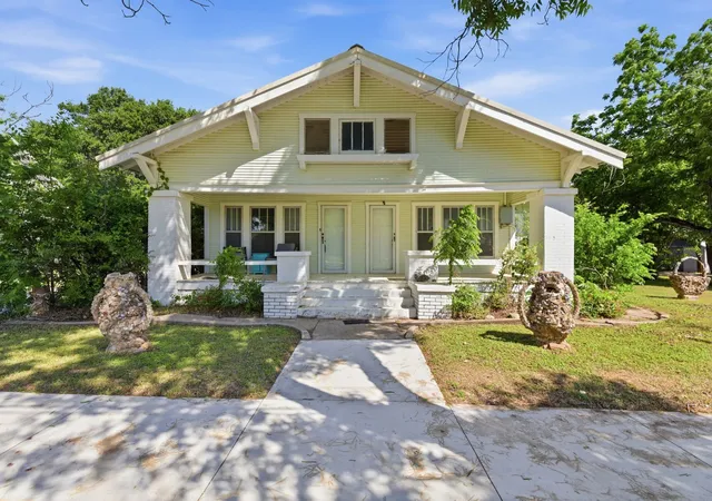 Photo 1 of Single family home for sale at 817 W Long St, Stephenville, TX 76401 | MLS# 21260507 | Listing updated on 2026-09-23