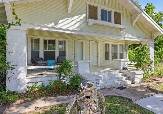Photo 3 of Single family home for sale at 817 W Long St, Stephenville, TX 76401 | MLS# 21260507 | Listing updated on 2026-09-23