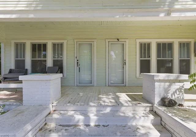 Photo 4 of Single family home for sale at 817 W Long St, Stephenville, TX 76401 | MLS# 21260507 | Listing updated on 2026-09-23