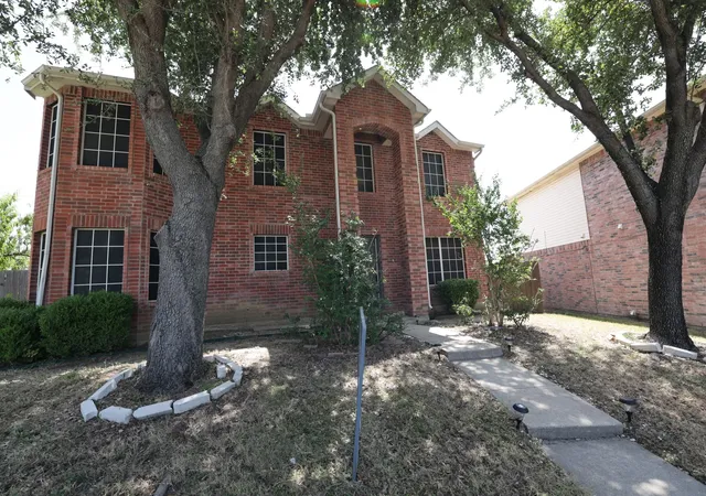 Photo 2 of Single family home for sale at 4360 Mesa Dr, Carrollton, TX 75010 | MLS# 21255353 | Listing updated on 2026-07-21
