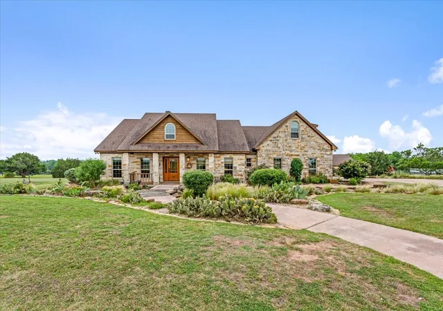 Homes for sale in Lorena, TX | 200 Ranchcrest Rd, Lorena, TX 76655 | MLS# 21262812