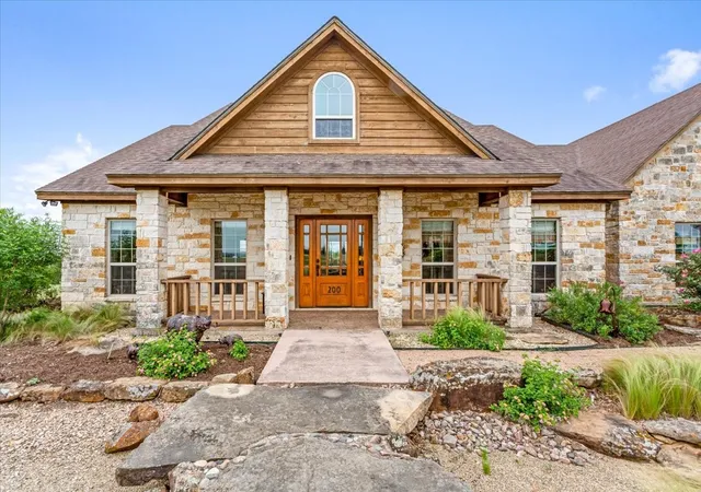 Homes for sale in Lorena, TX | 200 Ranchcrest Rd, Lorena, TX 76655 | MLS# 21262812