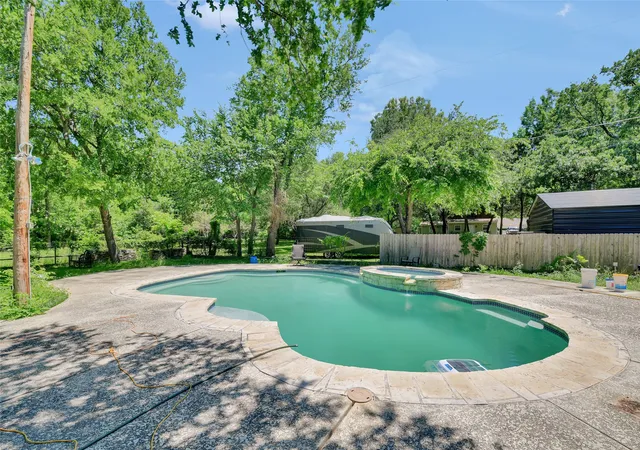 Photo 1 of Single family home for sale at 5313 Hidden Oaks Ln, Arlington, TX 76017 | MLS# 21262771 | Listing updated on 2026-09-18