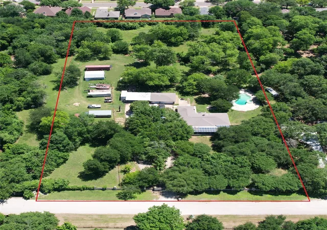 Photo 2 of Single family home for sale at 5313 Hidden Oaks Ln, Arlington, TX 76017 | MLS# 21262771 | Listing updated on 2026-09-18