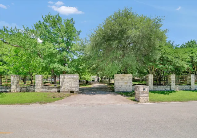 Photo 3 of Single family home for sale at 5313 Hidden Oaks Ln, Arlington, TX 76017 | MLS# 21262771 | Listing updated on 2026-09-18