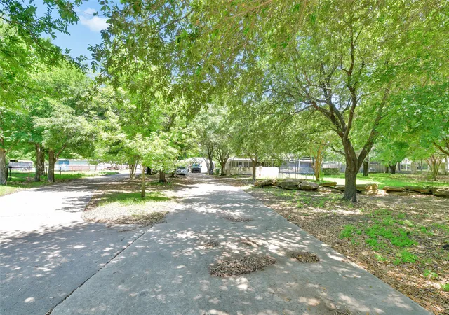 Photo 4 of Single family home for sale at 5313 Hidden Oaks Ln, Arlington, TX 76017 | MLS# 21262771 | Listing updated on 2026-09-18