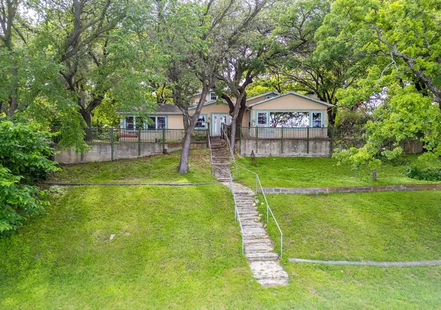Photo 4 of Single family home for sale at 13350 Miller Rd, Azle, TX 76020 | MLS# 21261884 | Listing updated on 2026-10-05