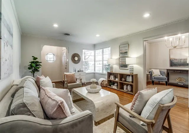 2nd image of 5460 Anita St, Dallas, TX 75206 | MLS# 21205085