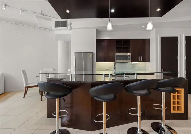 Photo 3 of Condo for sale at 2600 W 7Th St #2532, Fort Worth, TX 76107 | MLS# 21255077 | Listing updated on 2026-09-24