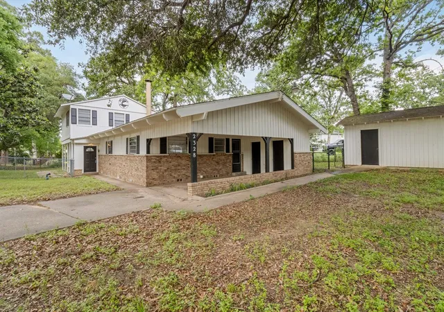 Homes for sale in Tool, TX | 2328 Wildwood Wy, Tool, TX 75143 | MLS# 21262926
