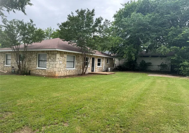 Homes for sale in Lake Dallas, TX | 607 E Hundley Dr, Lake Dallas, TX 75065 | MLS# 21262363