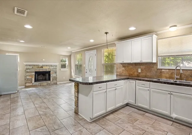 Photo 3 of Single family home for sale at 405 Granbury Ct, Granbury, TX 76049 | MLS# 21263077 | Listing updated on 2026-09-01