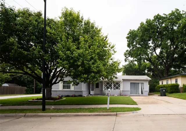 2nd image of 2136 Ridgeway St, Arlington, TX 76010 | MLS# 21263140