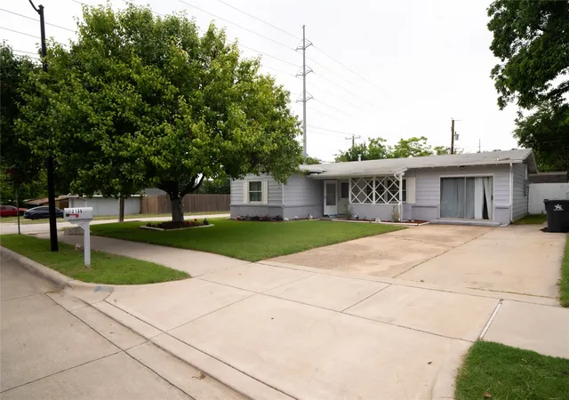 3rd image of 2136 Ridgeway St, Arlington, TX 76010 | MLS# 21263140