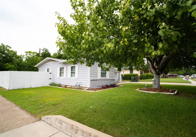 4th image of 2136 Ridgeway St, Arlington, TX 76010 | MLS# 21263140