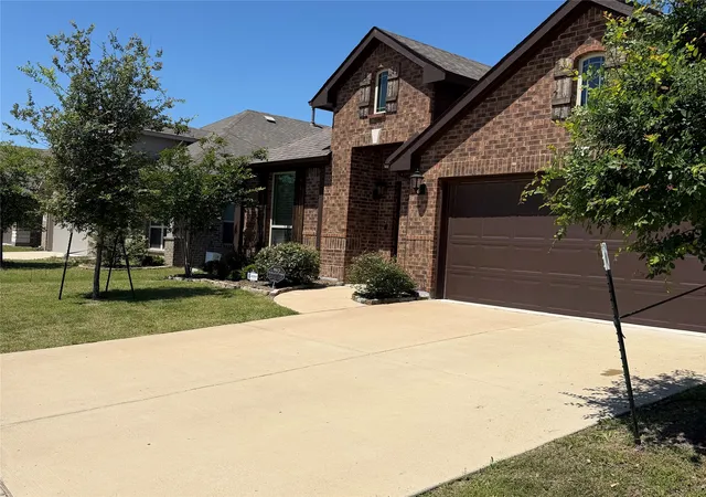 2nd image of 3301 Heathrow Rd, Mesquite, TX 75181 | MLS# 21263147