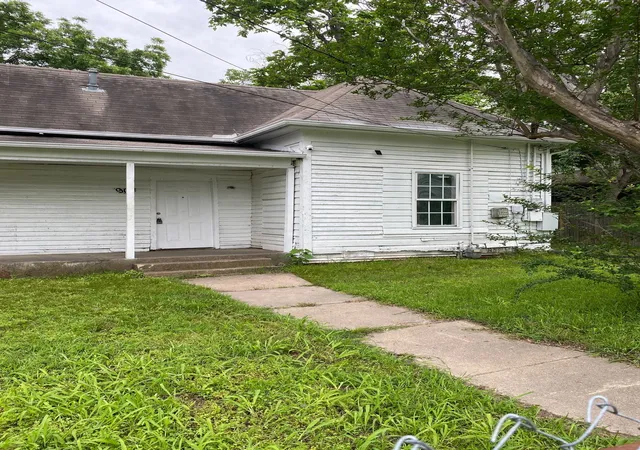 Homes for sale in Terrell, TX | 904 E College St, Terrell, TX 75160 | MLS# 21263177