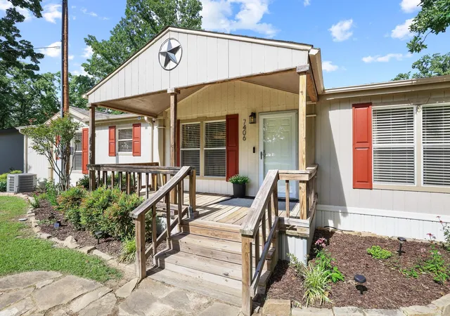 Photo 1 of Single family home for sale at 7406 Lakeview Dr, Bonham, TX 75418 | MLS# 21252224 | Listing updated on 2026-08-26