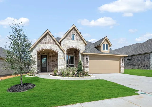 Photo 3 of Single family home for sale at 215 Seminole Trl, Alvarado, TX 76009 | MLS# 21263321 | Listing updated on 2026-10-07