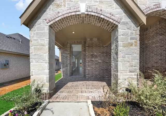 Photo 3 of Single family home for sale at 215 Seminole Trl, Alvarado, TX 76009 | MLS# 21263321 | Listing updated on 2026-10-07
