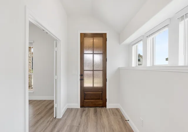 Photo 4 of Single family home for sale at 215 Seminole Trl, Alvarado, TX 76009 | MLS# 21263321 | Listing updated on 2026-10-07