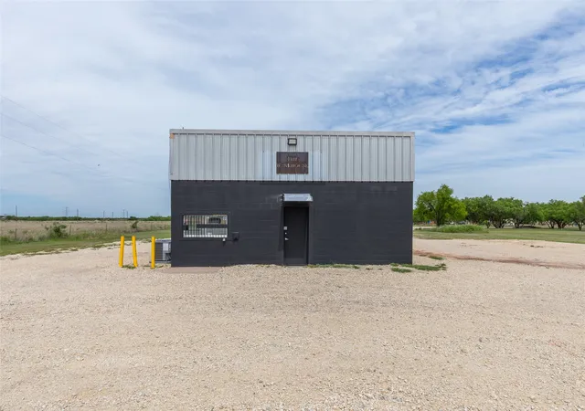 Photo 4 of House for sale at 381 N FM 707, Merkel, TX 79536 | MLS# 21263238 | Listing updated on 2026-07-10