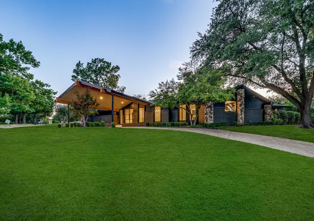 Photo 3 of Sale Pending at 6275 Preston Creek Dr, Dallas, TX 75240 | MLS# 21263314 | Listing updated on 2026-09-26