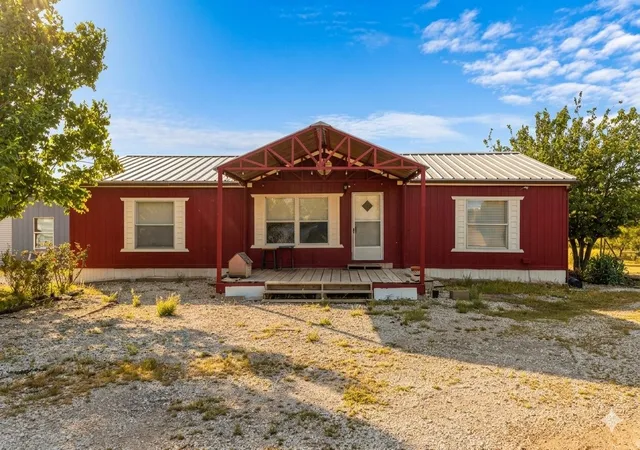 Photo 2 of Manufactured home for sale at 2412 Luisa Ln, Alvarado, TX 76009 | MLS# 21255216 | Listing updated on 2026-08-27