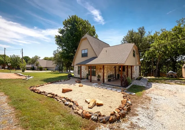 Photo 2 of Single family home for sale at 1425 Blackhawk Cir, Granbury, TX 76048 | MLS# 21260887 | Listing updated on 2026-08-26