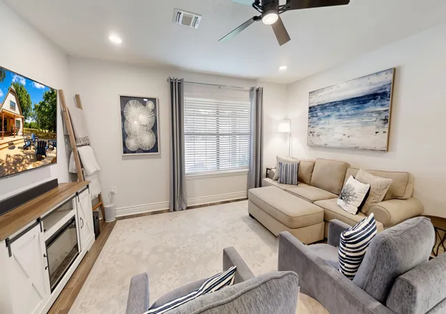 Photo 4 of Single family home for sale at 1425 Blackhawk Cir, Granbury, TX 76048 | MLS# 21260887 | Listing updated on 2026-09-24
