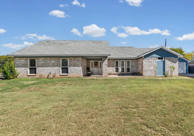 Homes for sale in Lorena, TX | 134 Thiele Rd, Lorena, TX 76655 | MLS# 21261990