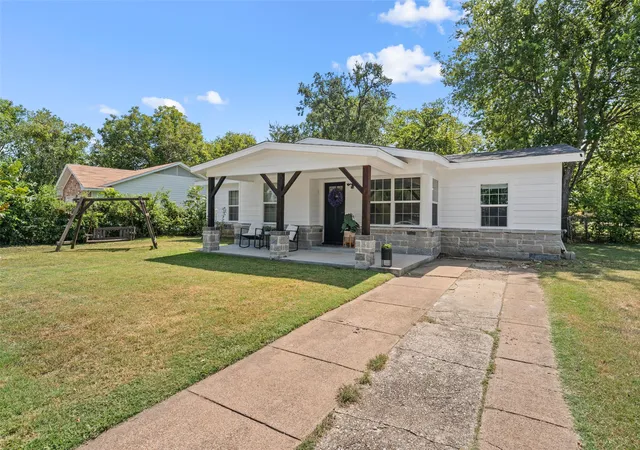 Homes for sale in Mc Gregor, TX | 121 Austin St, Mc Gregor, TX 76657 | MLS# 21263436
