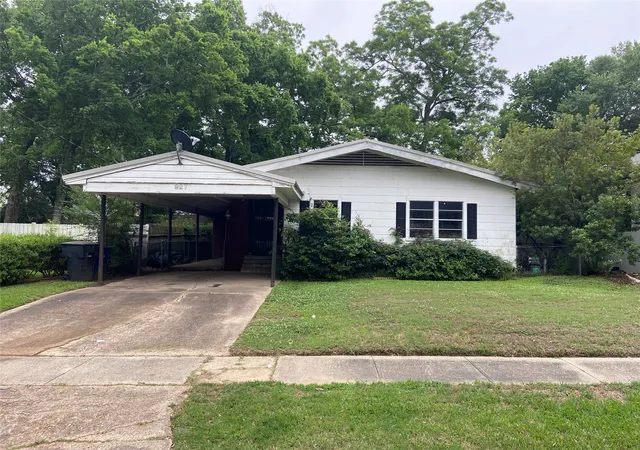 Photo 1 of Sale Pending at 927 Dalzell St, Shreveport, LA 71104 | MLS# 21249484 | Listing updated on 2026-07-07