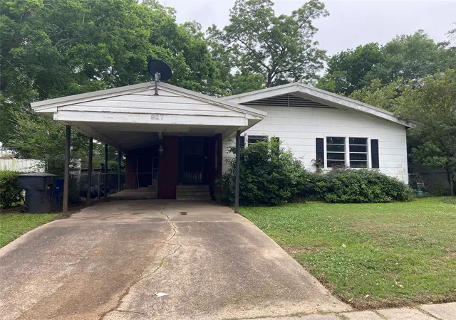Photo 2 of Sale Pending at 927 Dalzell St, Shreveport, LA 71104 | MLS# 21249484 | Listing updated on 2026-07-07