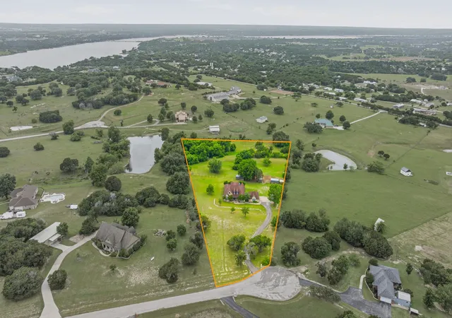 Photo 40 of Single family home for sale at 1914 Bentwater Pkwy, Granbury, TX 76049 | MLS# 21262262 | Listing updated on 2026-10-08