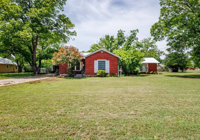 Homes for sale in Rising Star, TX | 510 S Main St, Rising Star, TX 76471 | MLS# 21263176