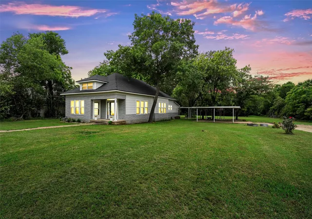 Homes for sale in Lorena, TX | 402 N Bordon St, Lorena, TX 76655 | MLS# 21263419