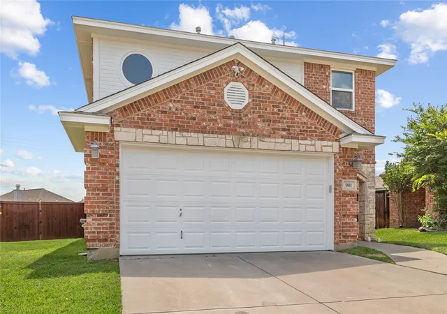 Homes for sale in Euless, TX | 901 Saddle Dr, Euless, TX 76039 | MLS# 21257559