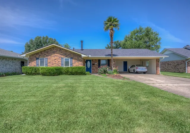 Photo 2 of Single family home for sale at 1905 Miles St, Bossier City, LA 71112 | MLS# 21262870 | Listing updated on 2026-08-31