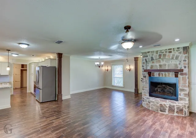 Photo 3 of Single family home for sale at 1905 Miles St, Bossier City, LA 71112 | MLS# 21262870 | Listing updated on 2026-08-31