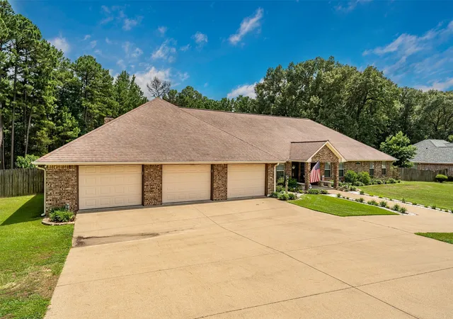 Photo 2 of Single family home for sale at 19135 Bynum, Flint, TX 75762 | MLS# 21263579 | Listing updated on 2026-07-17